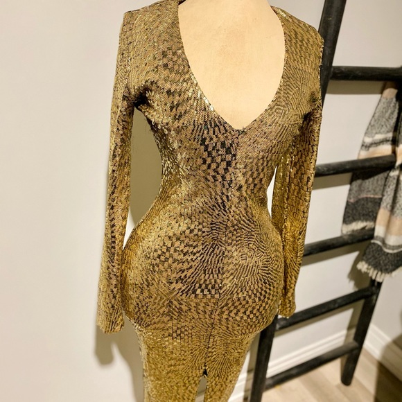 Gold sequin form fitting dress - Picture 2 of 5